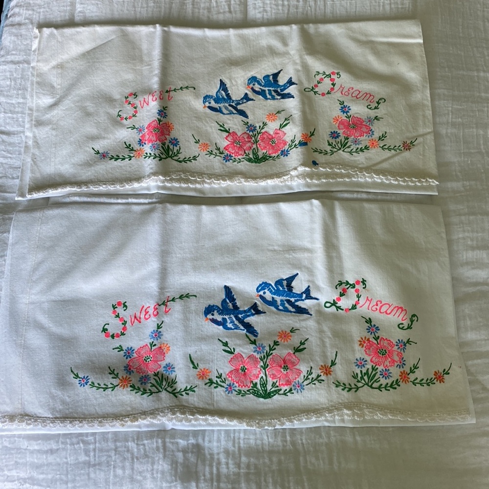 Vintage Pair Of Fabric Painted Bluebird Of Happiness Pillow Cases! - Picture 2 of 10